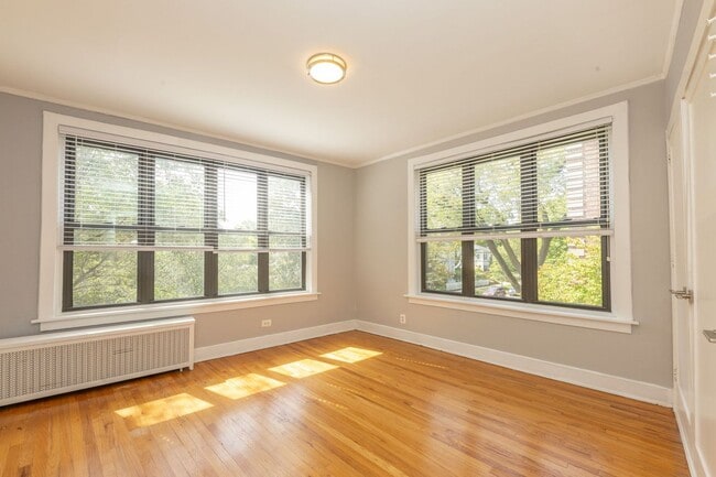Interior Photo - 800 Michigan