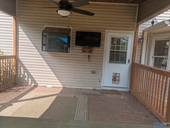 Building Photo - 915 Highland Dr