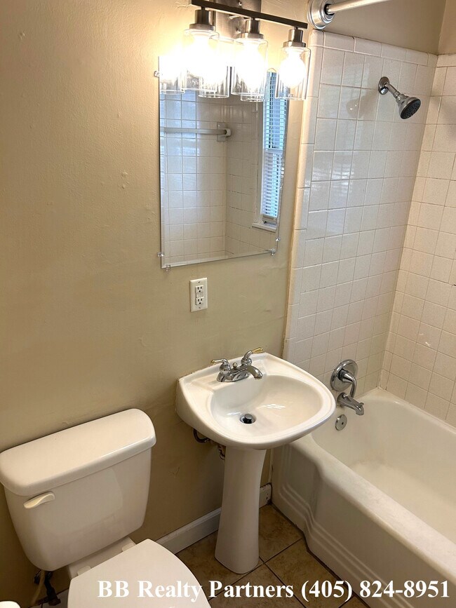 Building Photo - 431 S Pittsburg Ave