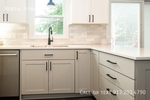 Building Photo - 6217 Glenwood-