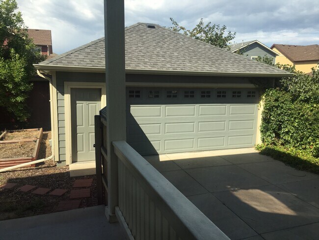 Building Photo - Gorgeous Stapleton Townhome!