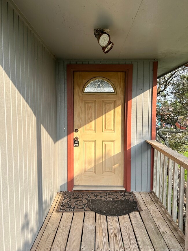 Building Photo - 4042 Laguna Shores Rd