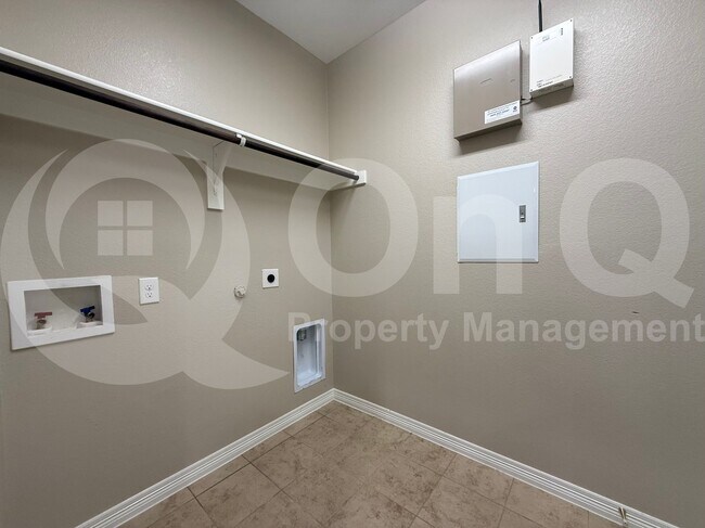 Building Photo - 606 Corbin Dr