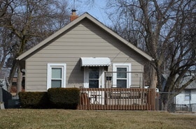 Building Photo - 2 Bedroom 1 Bath Home