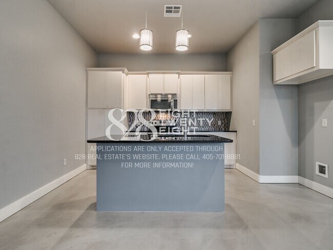 Building Photo - West Normans Best Kept Secret! 3 bd/2.5 bath Beautiful Townhome!