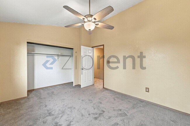 Building Photo - 1347 Firefly Cir