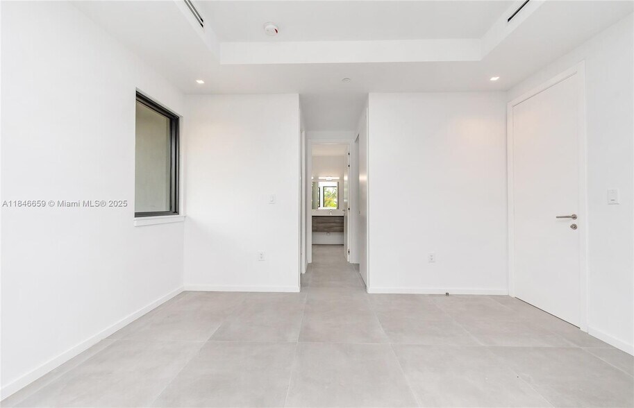 Building Photo - 3270 Bird Ave