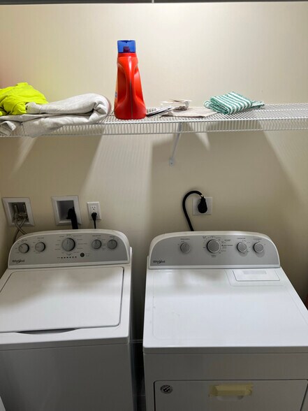 Building Photo - 136 Cooper St