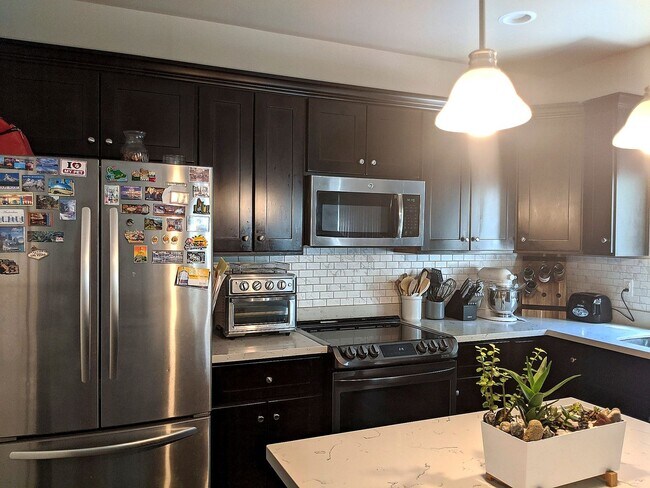 Building Photo - Stunning three bedroom in CK school district with fully fenced yard, corner lot, AC and more!