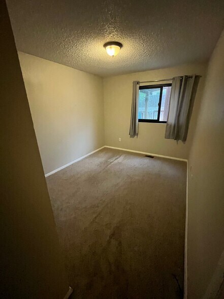 Building Photo - 1470 W Alaska Pl