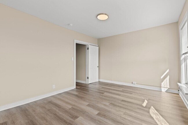 Building Photo - Spacious 4 Bedroom Single Family on Susquehanna St