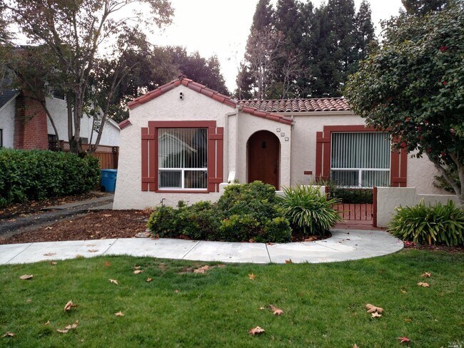 Building Photo - 463 Talbot Ave