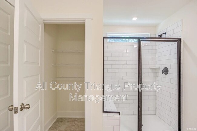 Building Photo - 6943 Doddridge Ln
