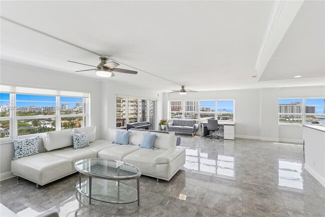 Building Photo - 340 Sunset Dr