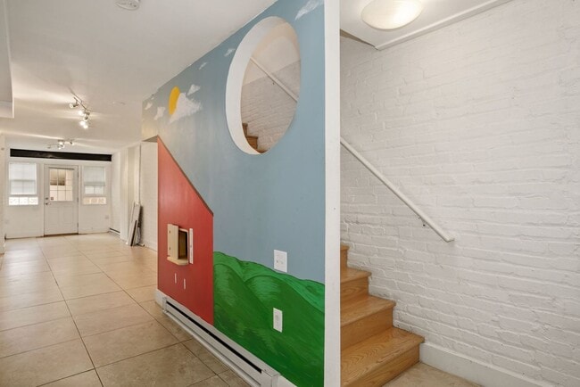 Building Photo - Available Now! 4 Bedroom  3.5  Bathroom Townhouse //Woodley Park// Garage, Driveway & 3 Levels of...