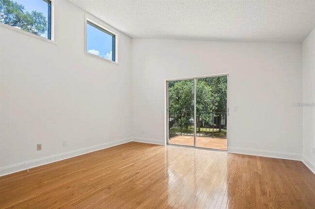 Building Photo - 1011 S Moody Ave