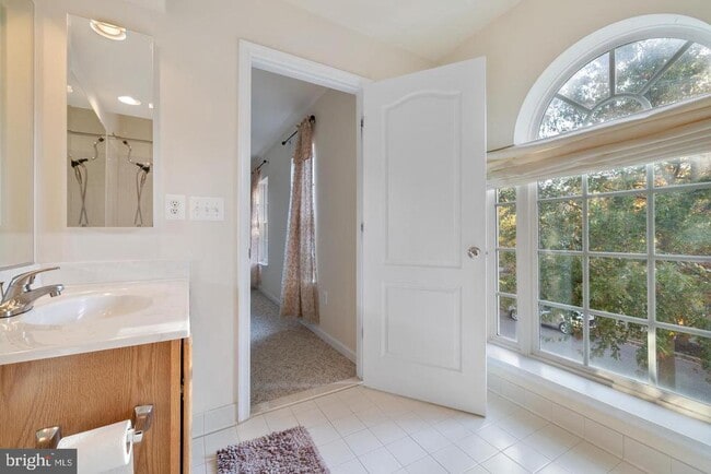 Building Photo - 15303 Glastonbury Way