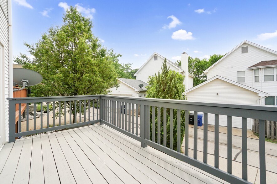 Building Photo - 909 N Hanley Rd