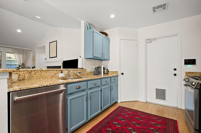 Building Photo - 3010 Siskin Dr