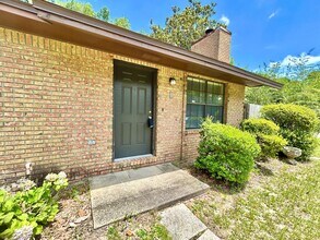 Building Photo - Charming 2-Bedroom Quadplex