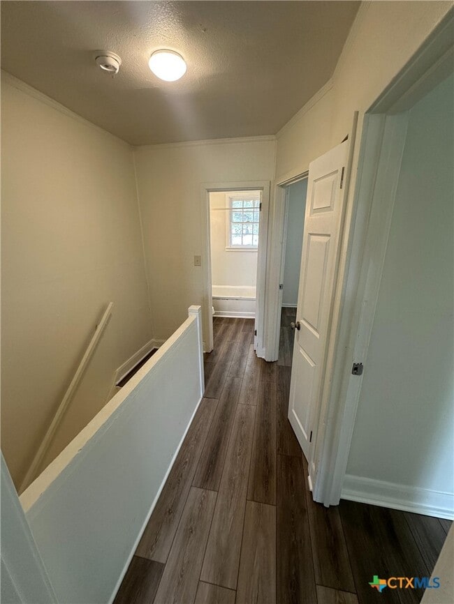 Building Photo - 1204 E Warren Ave