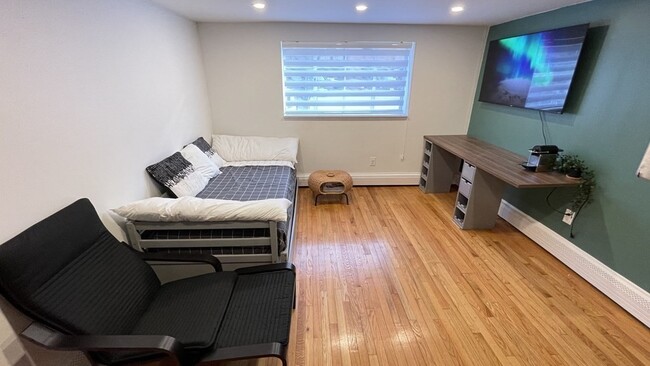 Building Photo - 511 Beacon St