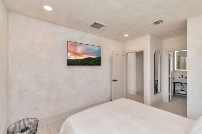 Building Photo - 2683 Blodgett St