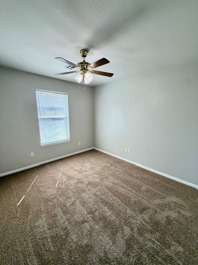 Building Photo - Spacious 3 BR / 2 BA Rental Home with 2-Car Garage & Fenced Backyard in Robinson, Waco, TX