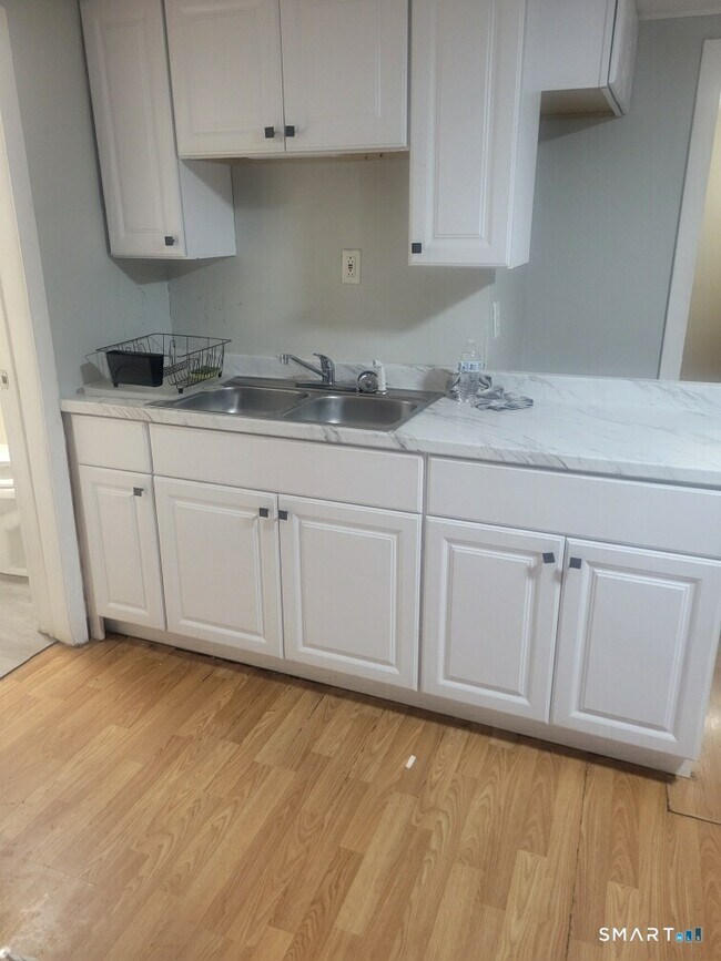 Building Photo - 116 Springdale Ave