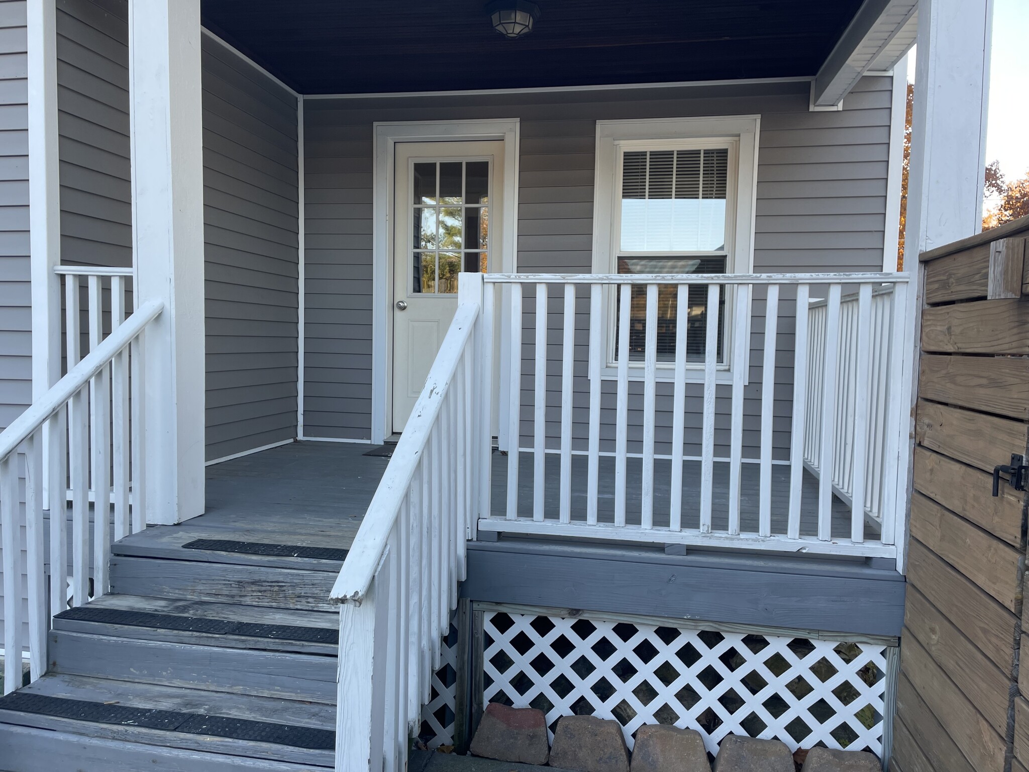 Building Photo - 207 Safford St