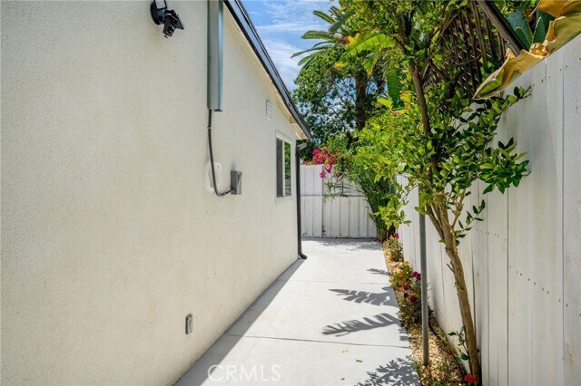 Building Photo - 22432 Burbank Blvd