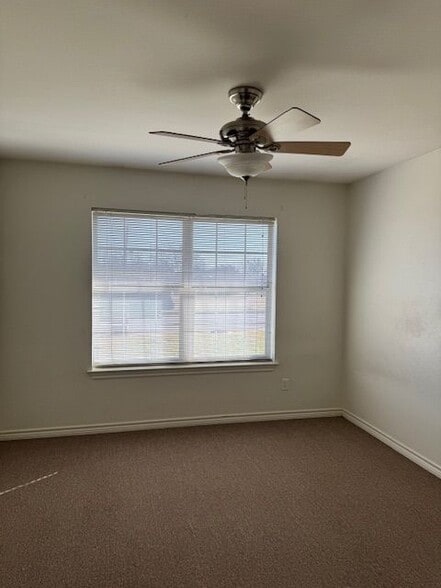Building Photo - 1808 N Paddock Ave