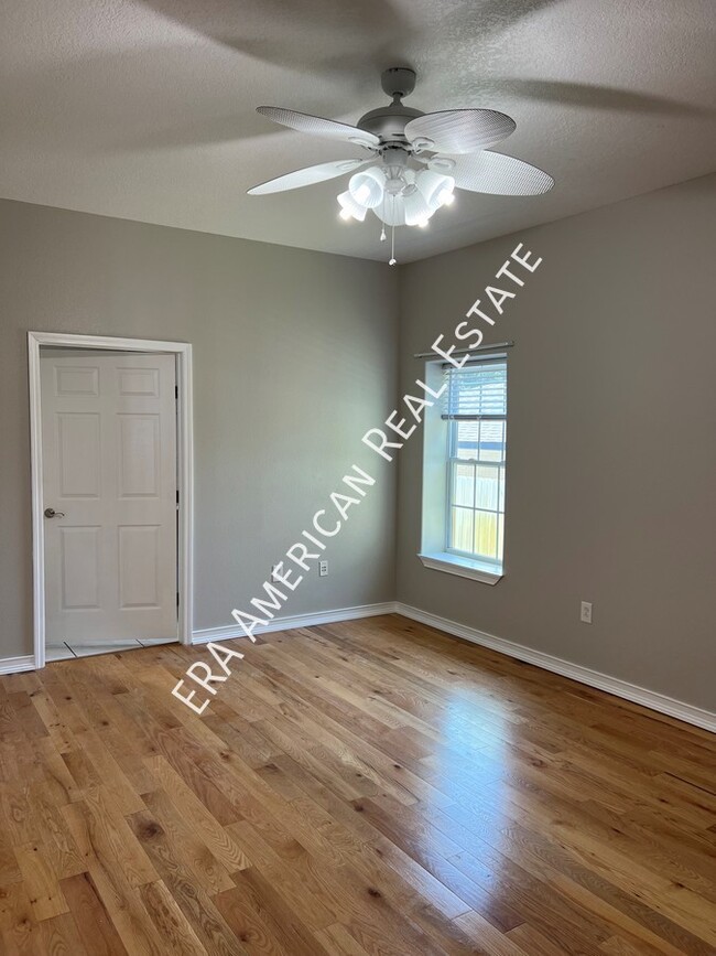 Building Photo - 305 Tarpon Rd