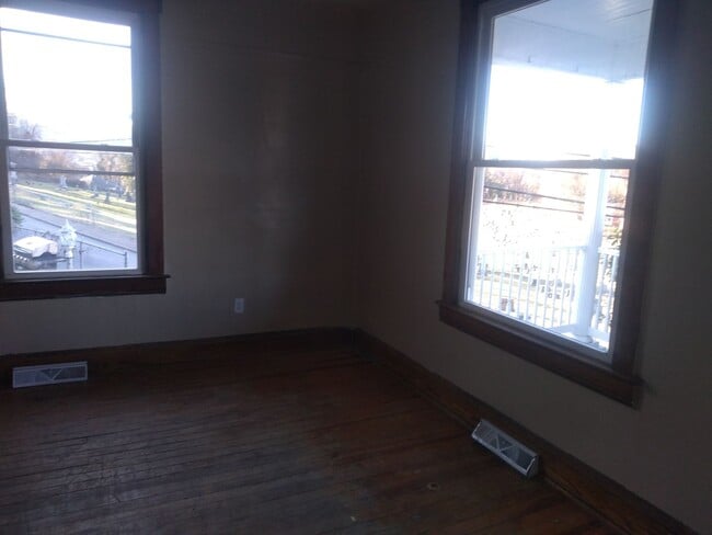 Building Photo - 515 Lee Ave