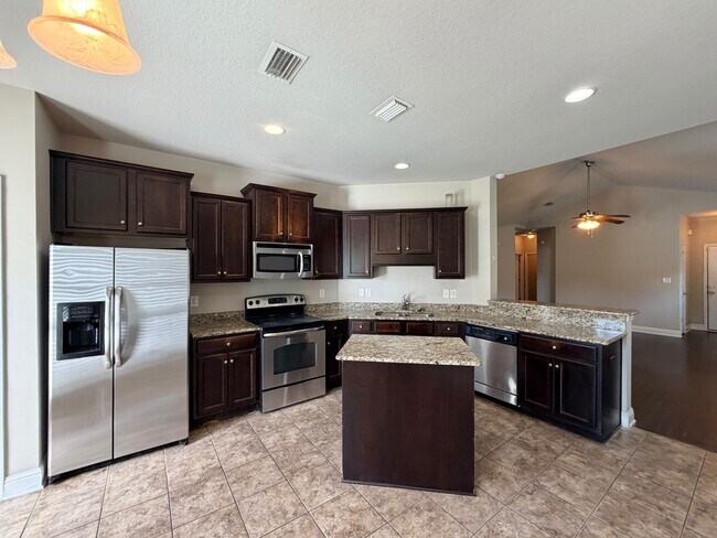 Building Photo - 2492 Bentridge Dr W
