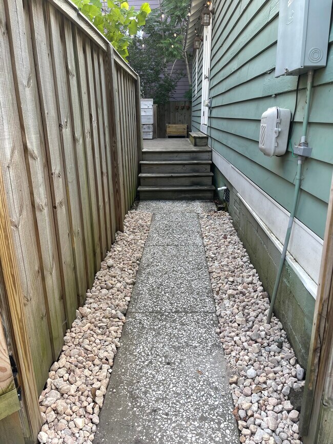 Sideyard entry - 276 Ashley Ave