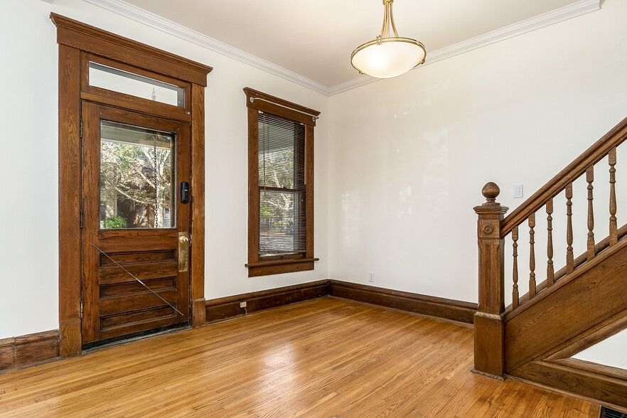 Building Photo - 986 Neil Ave