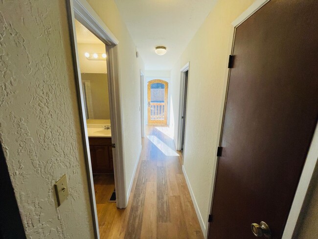 Building Photo - Spacious 4 bed 3 bath house for RENT in So...