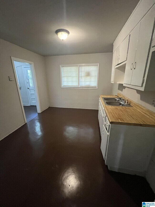 Building Photo - 507 31st St Ensley