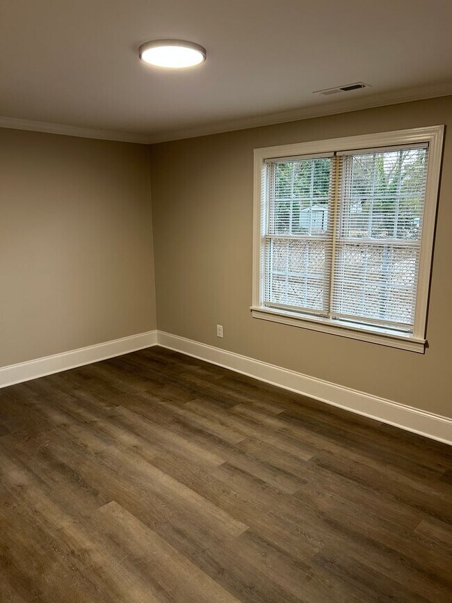 Building Photo - 2848 N Glenn Ave