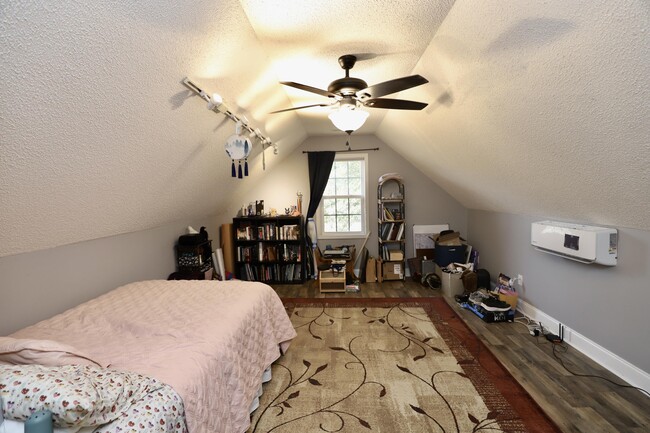 Building Photo - 1855 Beachforest Way