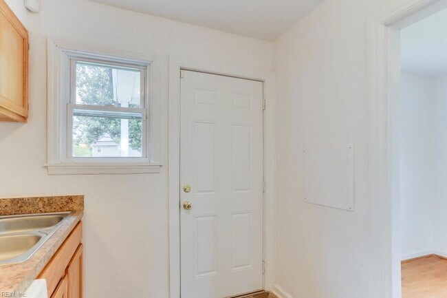Building Photo - 7725 Fayver Ave