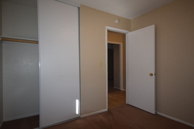 Building Photo - Cozy single story condo close to the commu...