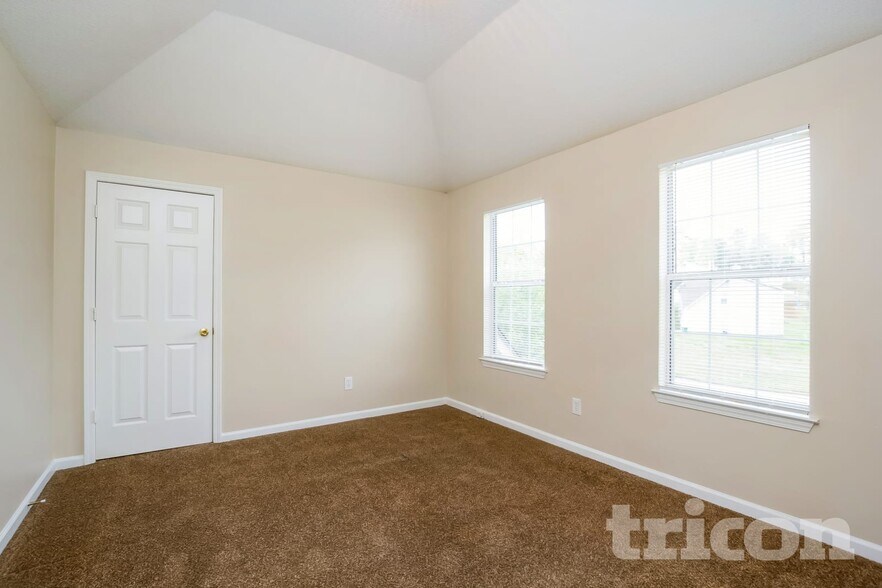 Building Photo - 3546 Riverview Club Dr