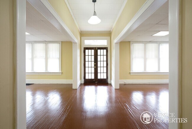 Building Photo - 184 E 15th Ave