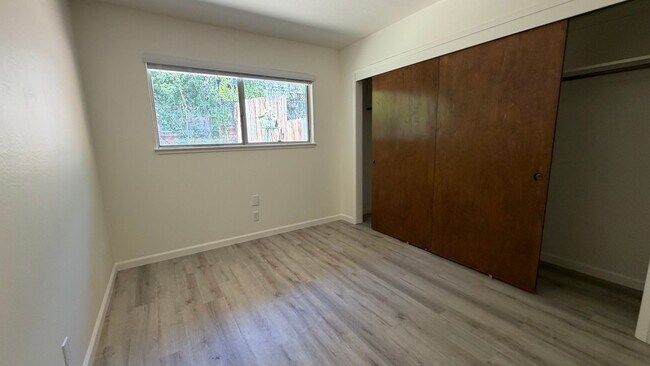 Building Photo - 7737 Southcliff Dr