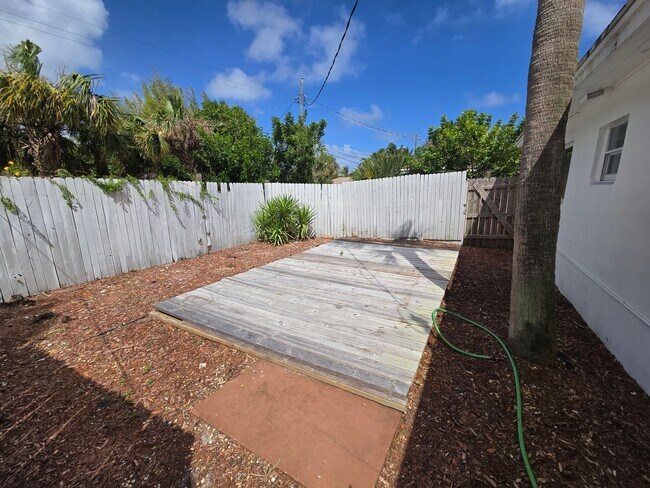 Building Photo - Updated East Delray Duplex | No HOA + Priv...