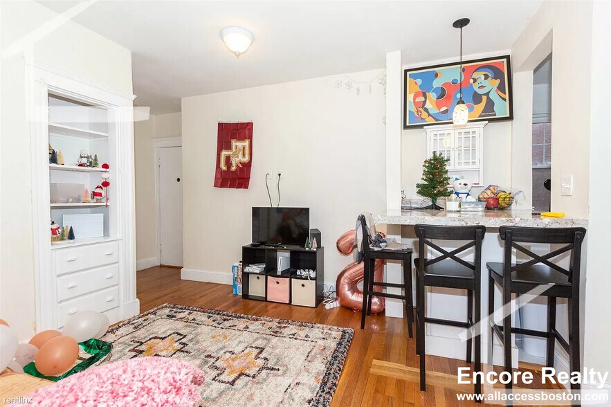 Building Photo - 1999 Commonwealth Ave