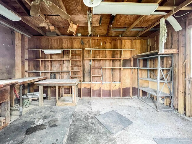 Building Photo - 5527 Sunburst Ln