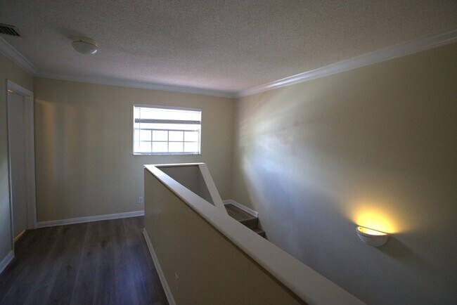 Building Photo - 421 Cypress Way W